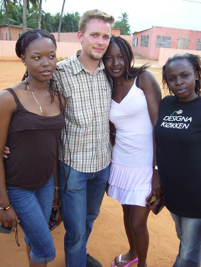 Am Strand mit nigerianischen Srachstudentinnen