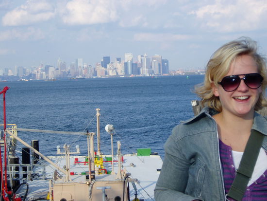 Sonja vor Manhattan von Staten Island aus