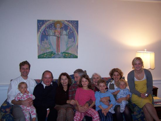 v.l.:Michael,seine Eltern Opa Rudi und Oma Heidi,Owen und Susan,Kate und ich;auf den Schoessen v.l.:Robert,Emilia,Henning und Konrad