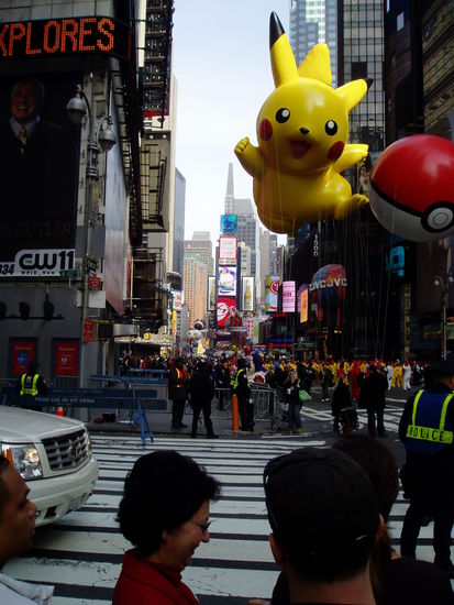 die Parade...wir wunderten uns ,was Pokemon mit Thanksgivng zu tun hat,aber in einer Stadt wie NY,wo alle Kulturen aufeinanderstossen,gibt es eben Pokemon und keinen Turkey