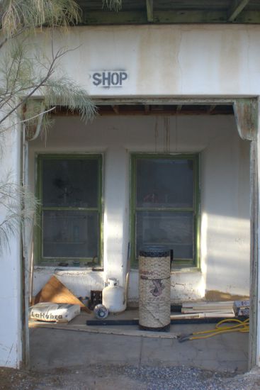 ..ein total verlassenes Geisterstaedtchen in mitten der Wueste...