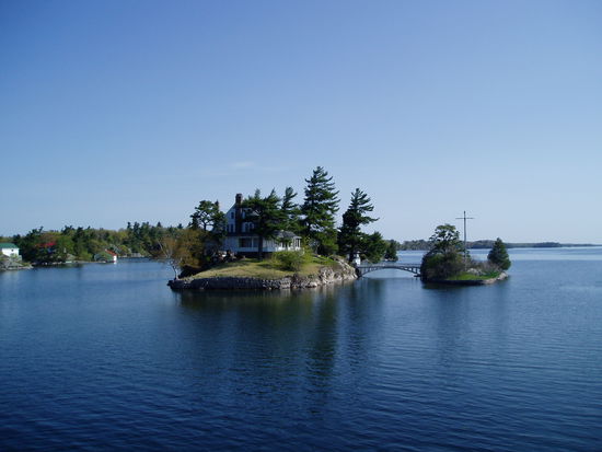 die kleinste Brueck der Welt,die zwei Laender verbindet-USA und Kanada