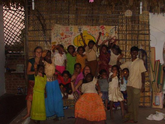 Das Abschiedsphoto im HH - sogar gesungen haben sie fuer mich!! DANKE!!!