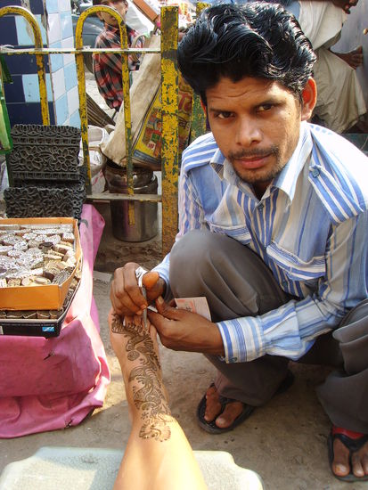 Mein Hennatattoo ... er hat sich so viel Muehe gegeben und jetzt ist es schon wieder weg! Aber gerne wieder! 