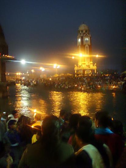 Einen Tag in Haridwar sollte man einplanen - jeden Abend findet hier eine grosse Puja am Ganges statt. Sehr "fremd", sehr beeindruckend!!!