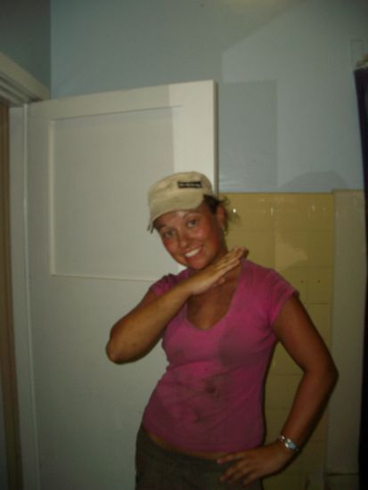 Schluss mit dem scheiss pfluecken! Ab Montag 19.11.07 werden Teebaeume gepflanzt. ( Nein ich hab mich  nicht im Dreck gewaelzt-nach dem Melonen ernten sieht man so aus).