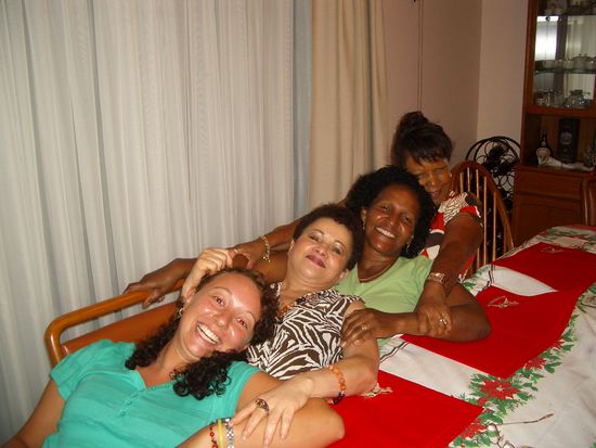 Ich, dann Mary (sie ist gerade zu Besuch bei ihrer Cousine Lilli), Cynthia u zum Schluss Lilli