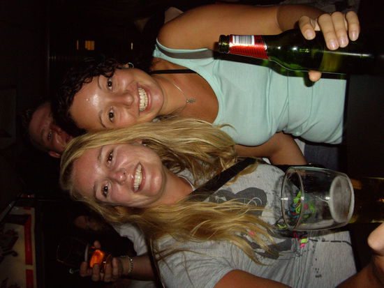 Esther aus Amsterdam!!!!lernte ich im Hostel kennen. Mit ihr und noch ca. 15 anderen Leuten gings dann auf die Leconfield Farm....