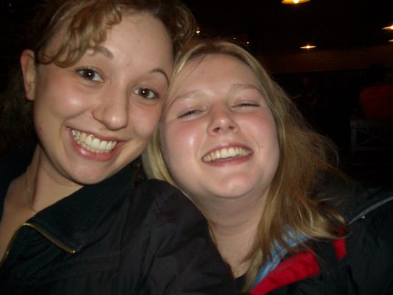 Meine Tine-Biene!  Wir werden über Webcam Kontakt halten. PS: Räum dein Zimmer auf!