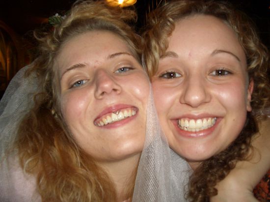 Zzzzzandra! *grins* (ob meine Frisur in DU auch so gut hält?!?)