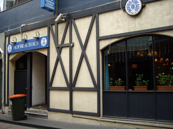 Sogar ein Hofbraeuhaus gibt es hier! Schweinebraten, Leberkaese alles was das Herz begehrt 