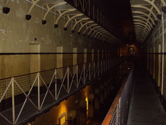 Das alte Gefaengnis von Melbourne. Hier wurde auch Ned Kelly (der Billy the Kid Australiens) erhaengt. Er war der beruehmteste Strassenraeuber Australiens u fuer manche ein Volksheld.