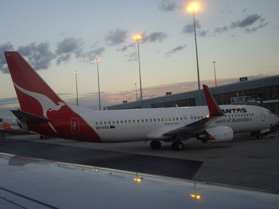 Und ab gehts schon wieder nach Perth an die Westkueste.... dort bin ich seit heute (15. Mai) mal schauen was es da so schoenes gibt....(Flugdauer 4.5 h -mit dem Zug waere man 3 Tage/2 Naechte unterwegs!  cu