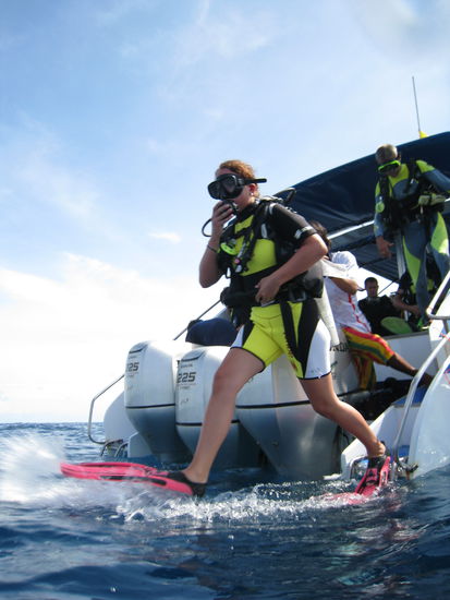 Ab gehts...erster Tauchgang ca. 50min 20m.