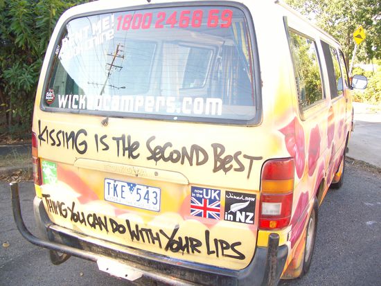 Hej Klaudi schau dir den Bus mal an! Das kennen wir doch irgendwo her!*lach*