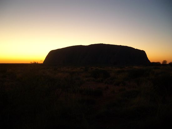 Uluru bei Sonnenuntergang. 
Man kann ihn so oft fotographieren wie man will, er veraendert staendig seine Farbe!
