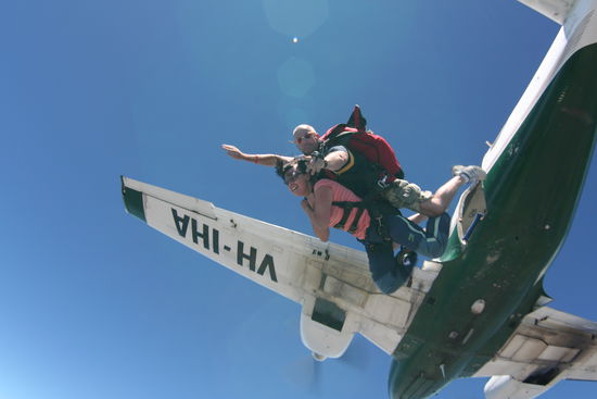 Von 14000 foot aus dem Flugzeug und 60 sec. freefall...ahhhhhhhhh