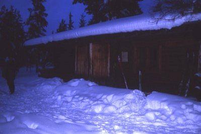 Am Abend erreichen wir schließlich die erste Selbstversorgerhütte.