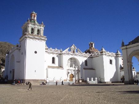 Die Kolonialkirche von Copacabana.