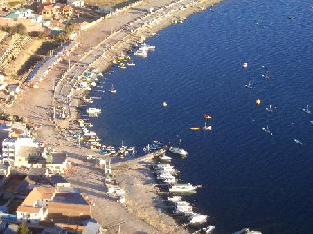 Copacabana's Hafen von oben.