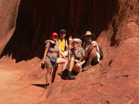 die Hälfte der Wanderung um den Uluru haben wir bereits hinter uns