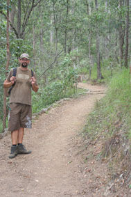 Steffen beim Wandern im "Brisbane Forest"