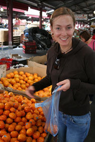 Claudi beim shoppen auf dem Queen Victoria Market
