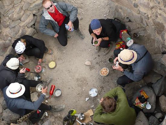 Nudeln, Dosenfleisch und Slivovitz