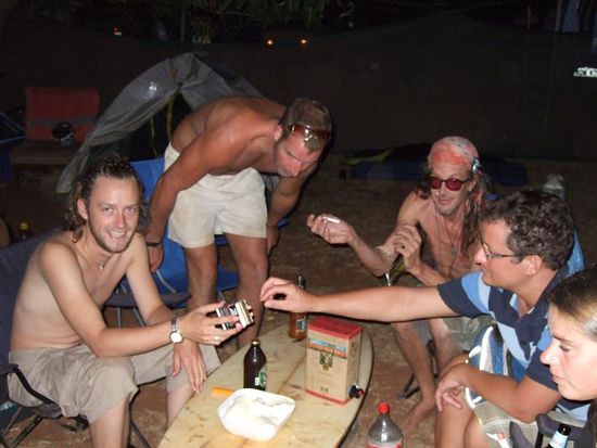 v.l.: simeon, luekskje, toby der ultrakiffer, matthew unser koch und gaelle die moerdercoole belgierin