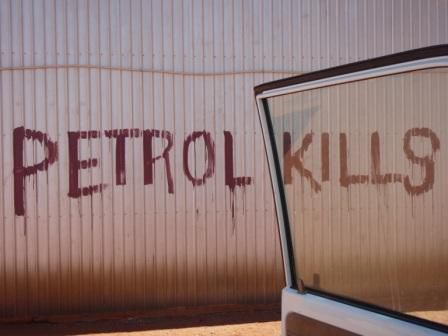 graffity an der wand vom naechsten shop, 20 km entfernt