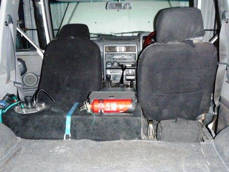 auto vor beladung, die schwarze box hinterm beifahrersitz ist der wassertank