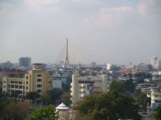 Blick auf Banglampoo und die Rama IX Brücke