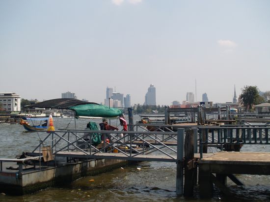 Am Pier des Wat Arun
