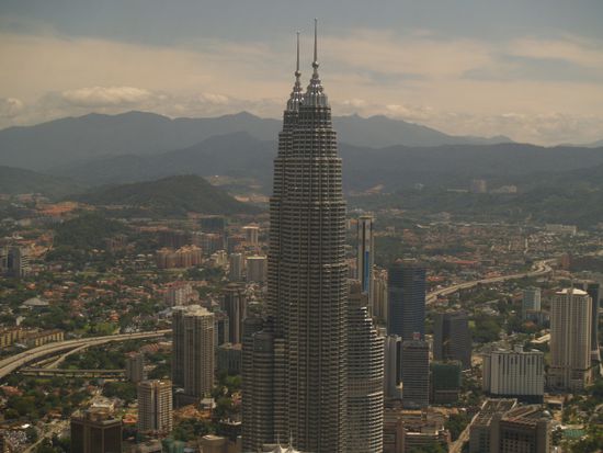 Der Blick vom Menara KL auf die Petronas Towers
