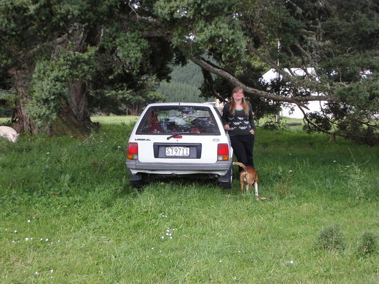 Britta mit Auto - ein wahrer Gluecksgriff im Gegensatz zu unserem...