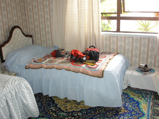 Unser Bluemchenzimmer...aber super gemuetliches Bett!