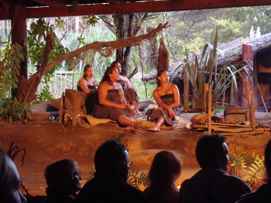 Nachgestelltes Maoridorf