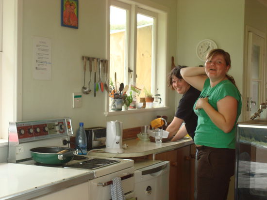 Ich hab mich in der Kueche meistens aus em Staub gemacht...ma kennt mich ja.