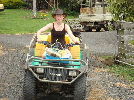 Ich bin ganz stolz, dass ich Quadfahren gelernt hab und fuehle mich in meinem Element.