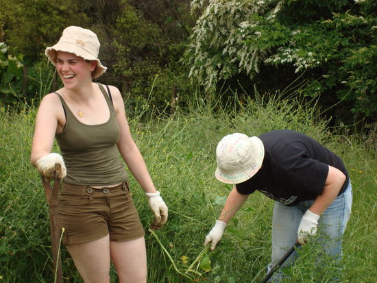 Moni findet's am Anfang noch lustig...