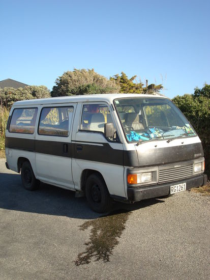 Ein typisches Bild fuer unseren Van...(mittlerweile Joshi genannt...in unserer Verzweiflung hatte wir gehofft eine Taufe wuerde helfen...)