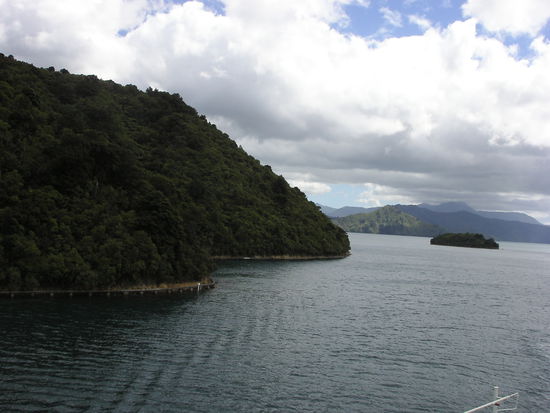 Die Malbrough Sounds...die Suedinsel kommt immer naeher und wir freuen uns voll, denn irgendwie ist das gerade wieder so, als wuerden wir ein neues Land bereisen...
