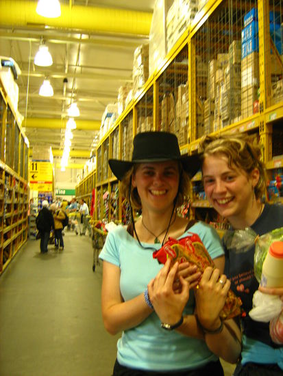 Wir kaufen ein, um ein letztes Mal Butterchicken zu kochen...