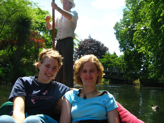 Ja, so gefaellt uns dat...sich von den Maennern kutschieren zu lassen 