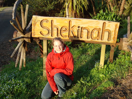 Die Einfahrt zu Shekina