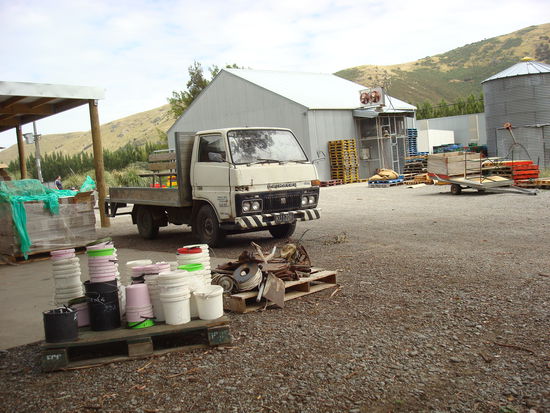 Sieht fast aus wie daheim...(der Hof mit den Packschuppen)