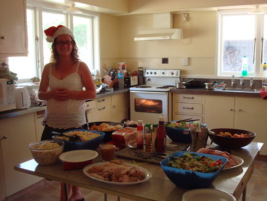 Hilfe schlug sie auch ab...und so ist das die Koechin und ihr Werk nach ca. 12h Arbeit...unglaublich...nochmal danke AMY!