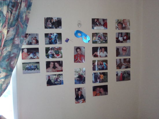 Fotoecken klebten noch von Vormietern an der Wand...hat also wie du siehst alles seinen Sinn gehabt, Sisterly!