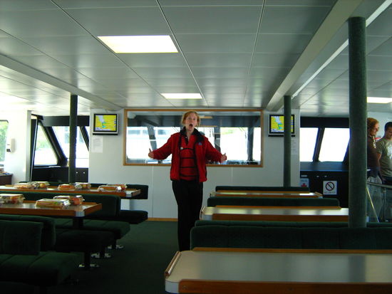 Da treffen wir die Andi (aus unserer Step IN Gruppe) un wir kriegen sogar noch ne 2. Cruise umsonst...Sie ueberredet uns dann auch noch ne Nacht laenger zu bleiben, denn nach Monaten arbeiten hier, is sie froh ma en paar andere Gesichter zu sehn...