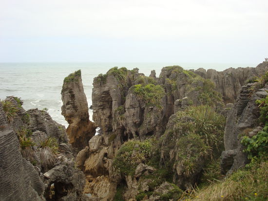 die beruehmten Pancake Rocks liegen auf dem Weg